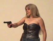 BDSM CLIP - Screenshot aus Lady Hermina - Pistole
